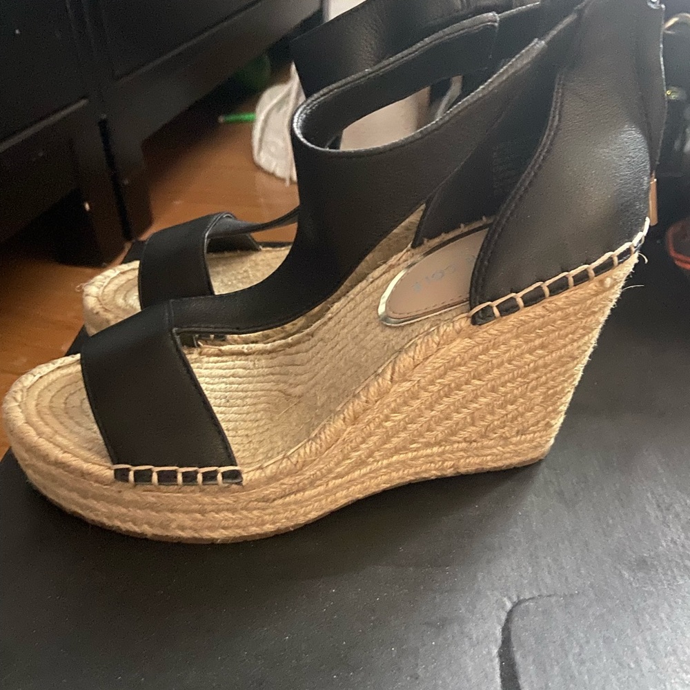 Kenneth Cole New York wedge sandal